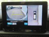 【マルチビューカメラシステム】フロントビューだけでなく、グラウンドビューも表示!自車を上空から見下ろしたような映像が表示されるので、駐車時などにドライバーの死角を減らすことができます。