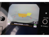 リヤカメラ付きなので、シフトレバーをリバースにすると連動してカメラ映像に切り替わります。
