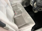 痛みの出やすい運転席シートの角、フロアマット、座面、ともに良好です