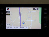 純正ナビゲーションを装備しており、CD、DVD、Bluetooth、フルセグ視聴可能です。