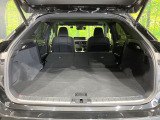 【パワーバックドア】スマートキーや運転席のボタンを押すだけでリアゲートが自動で開閉します!荷物を持っている時や、高い位置にあるバックドアを閉める際に便利な機能です♪