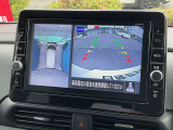 まるで真上から見ているような、視認性の良いアラウンドビューモニターです。駐車が苦手な方でもこれでらくらく駐車できますよ。