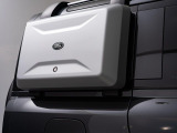 ディーラーオプションのサイドボックス付きでございます。濡れた物など車内に入れずに収納可能でございます