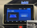 ナビ連動ETC付きです。高速道路料金所での小銭の出し入れや雨天時における窓の開け閉めなどの煩わしさが解消できます。料金所の通過もスムーズで快適ですよ。☆使用履歴表示や音声案内もしてくれます☆