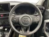 快適な操作性の運転席、ハンドルも綺麗に清掃済みです!もちろん安全を守るエアバッグも装備しているので安心してお乗りいただけます(^^)