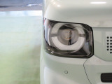 LEDヘッドライトは、点灯の瞬間から光量を発揮し、突然暗くなるトンネルなどでの安定感を高めます。