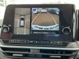 アラウンドビューモニターは車庫入れが苦手な方にオススメの機能です。上からの映像が分りやすいです。