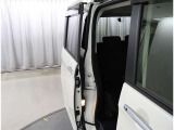 両側パワースライドドア付きだから、狭い駐車スペースなどでの 乗り降りラクラク!小さなお子さまのいるご家庭には嬉しい装備。