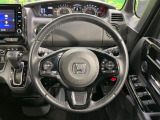 【純正革巻きステアリング】上質な革を使用することで、手にしっかり馴染みとても運転しやすいハンドルです♪