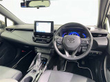 運転席まわりです。 各操作スイッチは使いやすい位置に配置されてます。