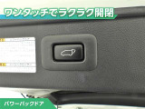 パワーバックドア付です!ボタン一つで開閉が出来てとても便利ですね。しっかりと最後まで閉まりますので、半ドアの恐れも無くなります!