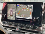 [アラウンドビューモニター]車両を上から見たようなカメラで周りの障害物などが一目瞭然!駐車が苦手な方でも、らくらく駐車♪