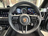 標準装備のGT スポーツステアリングホイール(ヒーター付きレザーリム)/パワーステアリングプラス