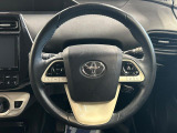 【純正革巻きステアリング】上質な革を使用することで、手にしっかり馴染みとても運転しやすいハンドルです♪