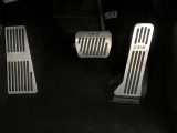 オルガン式アクセルペダルで、長距離も疲労を感じずにアクセル操作ができます。