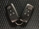 電子カードキーを携帯していれば、ドアハンドルやバックドアのリクエストスイッチを押すだけでドアの施錠・解錠が出来ます♪もちろん 遠隔操作も可能です!盗難防止のイモビライザー機能装備ですよ ☆