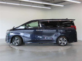 両側パワースライドドア付きだから、狭い駐車スペースなどでの 乗り降りラクラク!小さなお子さまのいるご家庭には嬉しい装備。