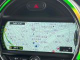 ●純正ナビ:一体感のあるナビは、高級感ある車内を演出してくれます。オーディオ機能も充実しておりますので、運転もより楽しめます♪
