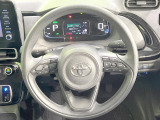 インテリアに合わせたデザインのステアリングは、運転される方のことも考え、運転しやすい形状、大きさです。是非一度、実際に触ってお確かめください。