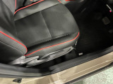 痛みの出やすい運転席シートの角、フロアマット、座面、ともに良好です