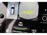 リヤカメラ映像とトップビュー映像を同時に表示も可能です。