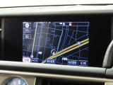 メーカー装着のナビを装備しております。