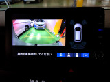 バックカメラの画像です。ガイドラインがスムースな車庫入れをサポートいたします。車庫入れの安心感がアップしますね。
