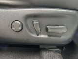 【パワーシート】電動でシートポジションの変更が可能です。手動式より細かくシート設定が可能ですのでより快適な姿勢でドライブを楽しんで頂けるでしょう。