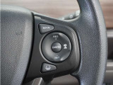 ◆アダプティブクルーズコントロール◆予め設定した車速内でクルマが自動的に加減速。前走車との適切な車間距離を維持しながら追従走行します。【LKAS】車線維持支援システムでステアリング操作を支援。