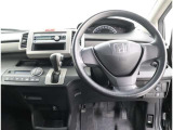 握りやすいハンドルと、視界が広く遠くまで見やすいので、安心感を持って運転出来ます。