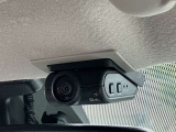 【車室内用ドラレコ】車室内カメラによる車内および車側面の撮影記録が駐車時の安心を高めるとともに、走行中の幅寄せ対策や後方撮影(リヤガラス越し)にも対応しています。
