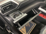 ダッシュボード周辺画像です。小物を置くのに便利な収納スペースです(^^♪