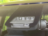 【トヨタセーフティセンス】走行中に前方の車両等を認識し、衝突しそうな時は警報とブレーキで衝突回避と被害軽減をアシスト。より安全にドライブをお楽しみいただけます。