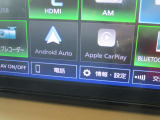 スマートフォン(Apple CarPlay / Android Auto)と連携し、使い慣れた地図アプリや音楽を車内の大画面で操作できるシステムです。