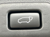 【パワーバックドア】スマートキーや運転席のボタンを押すだけでリアゲートが自動で開閉します!荷物を持っている時や、高い位置にあるバックドアを閉める際に便利な機能です♪