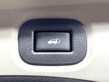 【パワーバックドア】スマートキーや運転席のボタンを押すだけでリアゲートが自動で開閉します!荷物を持っている時や、高い位置にあるバックドアを閉める際に便利な機能です♪