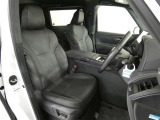 ドライバーを包み込むようなデザイン。運転していて安心感、高級感を感じられるコックピットです。