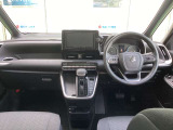 全体を見渡しやすく、広い視界で運転できます。