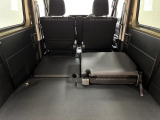 座席はもう一段階下に降ろすことができ、フラット荷室にすることができます♪