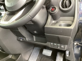 左側に高速で便利なETCがあり、横滑りを防ぐVSAなどのスイッチは、運転席の右側、手の届きやすい位置にあります。