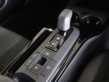 電動パーキングブレーキ・ブレーキホールドを装備してます。ホールド機能は信号待ちが多い一般道で疲労軽減になり、大好評です!
