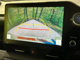 【バックカメラ】駐車時に後方がリアルタイム映像で確認できます。大型商業施設や立体駐車場での駐車時や、夜間のバック時に大活躍!運転スキルに関わらず、今や必須となった装備のひとつです!