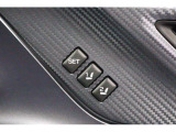 運転席のポジションを2つ、記憶させることができます。ボタンを押すと設定したポジションに電動で移動します。
