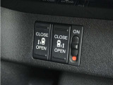 ◆両側電動スライドドア◆狭い駐車場でも乗り降りが楽々♪お子様が隣の車にドアを当ててしまう心配もございません!小さなお子様連れの方もこれで安心。