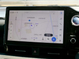 DCM(専用通信機)を装備したコネクティッドナビです。なお無償でのご利用期間は限定(令和9年10月まで)されています。詳しくは営業スタッフにお問い合わせください。