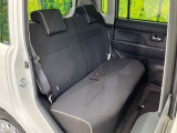 後部座席も気になるようなキズ・汚れやへたり等、大きなダメージはなく、良好な状態です。