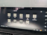12.3インチワイドディスプレイを採用。情報を同時に表示できる3分割画面も可能