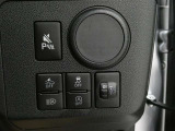 暗くなったら自動でライトが点灯します エンジンを停止すればライトも消えます 「灯け忘れ」「消し忘れ」の経験ないですか?オートライトならそんな心配はなくなります!