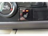 シートヒーター装備付き車!!座席に埋め込まれた電熱線によりシートを暖めることが出来る装備で、温められたシートは、寒い冬には最適です!!