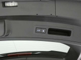 【パワーバックドア】パワーバックドア装着車です。ボタンを押すだけ、力要らずでドアの開閉が可能になります。